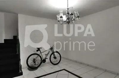 Casa com 4 quartos e 2 vagas de garagem à venda na vila maria