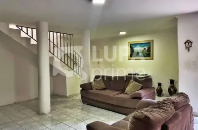 Casa com 3 quartos e 2 vagas de garagem à venda na vila maria