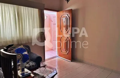 Casa com 1 quarto e 2 vagas de garagem à venda na vila ede