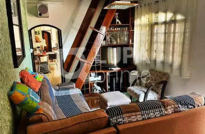 Casa com 2 quartos e 3 vagas de garagem à venda no parque boturussu