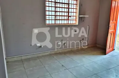 Casa comercial com 5 salas para alugar na Rua Aureliano Leal, 52, Água Fria, São Paulo