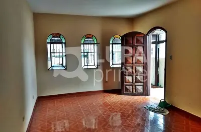 Casa com 3 quartos e 2 vagas de garagem à venda na vila medeiros