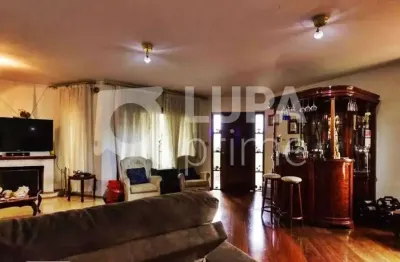 Casa com 5 quartos e 6 vagas de garagem à venda na parada inglesa