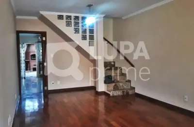 Casa com 3 quartos e 2 vagas de garagem para locação na vila maria
