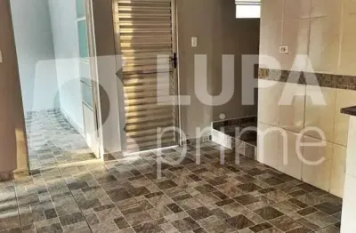 Casa com 2 quartos e 1 vaga de garagem para locação no parque novo mundo