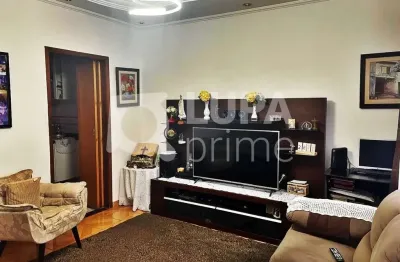 Casa com 3 quartos e 2 vagas de garagem à venda na vila medeiros