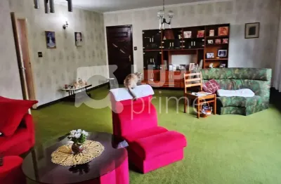 Casa com 3 quartos e 2 vagas de garagem para locação no jardim guança