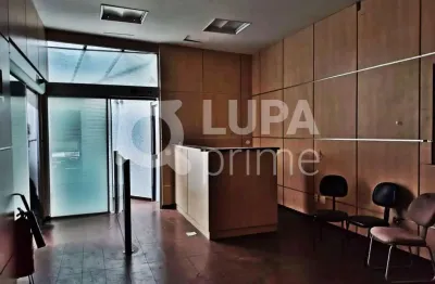 Prédio comercial com 1.154m² de área construída para locação na saúde