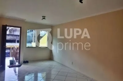 Casa com 3 quartos e 4 vagas de garagem para locação na vila maria alta