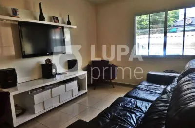 Casa com 3 quartos e 4 vagas de garagem para locação na vila maria alta