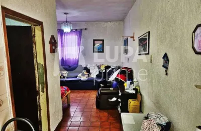 Casa com 2 quartos e 3 vagas de garagem à venda na vila medeiros