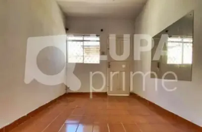 Casa térrea com 2 quartos para venda, água fria, são paulo