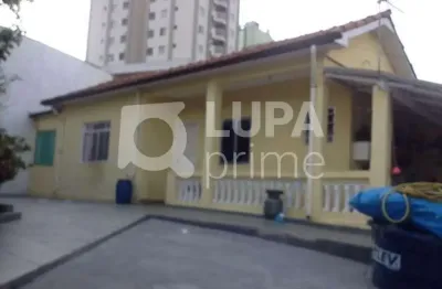 Sobrado com 3 quartos em amplo terreno a venda na vila maria