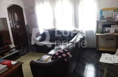 Casa com 3 quartos e 4 vagas de garagem  para locação na vila maria