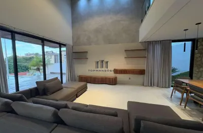 Casa de alto padrão, nova e mobiliada com 4 suítes e piscina suspensa em alphavi