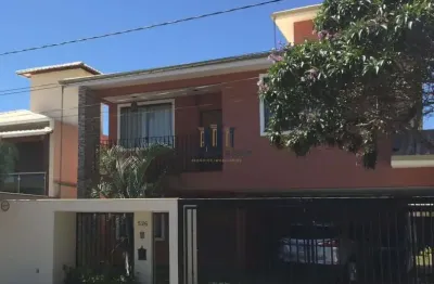 Casa colonial linda, com piscina 5 quartos em condomninio vespasiano/mg