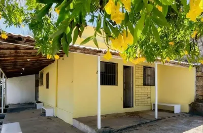 Casa 2 quartos a venda em em guarapari, no bairro perocäo, a poucos metros do mar