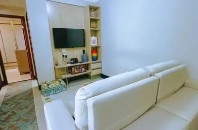 Refinamento em cada detalhe: apartamento de 2 quartos, totalmente mobiliado para o seu conforto!