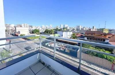 Conforto e localização na praia do morro! apartamento de 2 quartos no ed. ione, av. paris.