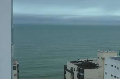 Apartamento mobiliado de 3 quartos na avenida praiana — andar alto, vista para as montanhas e vista discreta para o mar!