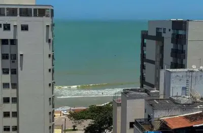 Apartamento mobiliado de 3 quartos na avenida praiana — andar alto, vista para as montanhas e vista discreta para o mar!
