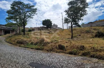 Terreno à venda na Rua Bom Jardim, LOTE 182 Q, Sagrada Família, Divinópolis