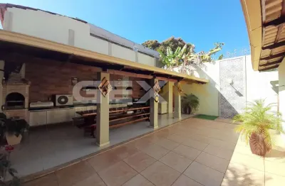 Casa com 5 quartos à venda na Rua Aracaju, 11, Nossa Senhora das Graças, Divinópolis