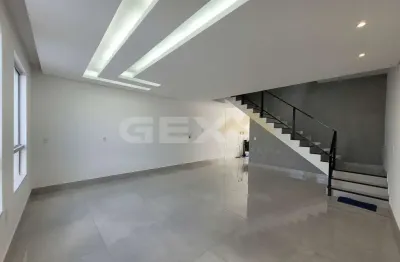 Casa com piscina e espaço gourmet completo no bairro nações