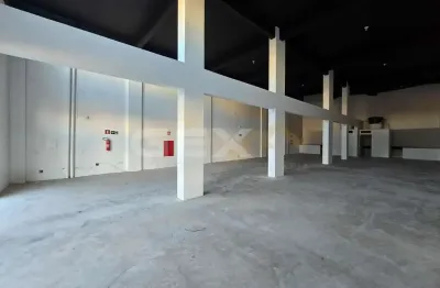 Loja à venda no bairro Bom Pastor, com cozinha e pé direito alto