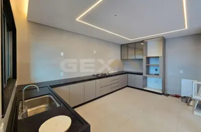 Apartamento à venda no centro, com 3 quartos sendo 1 suíte com closet.