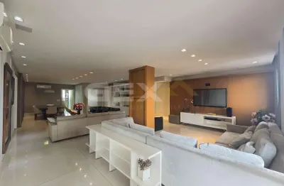 Apartamento à venda no centro, 3 quarto sendo 2 suítes, 3 vagas livres.