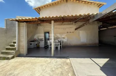 Casa à venda de 2 pavimentos no bairro rancho alegre.