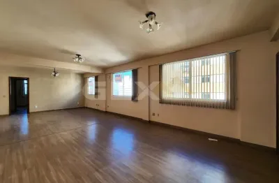 Apartamento à venda no centro, 3 quartos sendo 1 suíte.