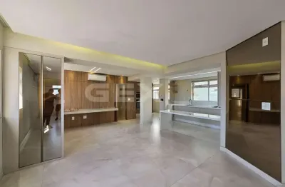 Apartamento à venda no centro, 2 quartos sendo 1 suíte com closet.
