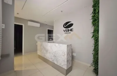 Salas comerciais à venda no Centro, com marcenaria completa.