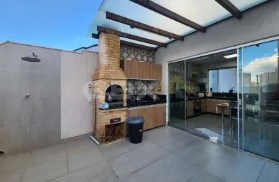 Cobertura duplex à venda no centro, 3 quartos sendo 1 suíte.