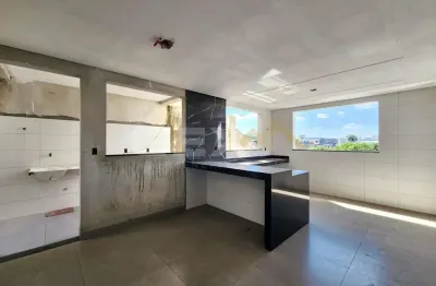 Casa à venda de 2 pavimentos no bairro São Roque, 3 quartos, 1 suíte e 3 vagas.