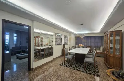 Apartamento à venda no centro, 3 quartos, 1 suíte com hidromassagem e 1 vaga.