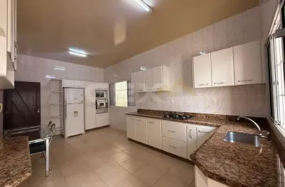 Casa à venda no bairro são josé, 2 suítes, espaço gourmet e 2 vagas.