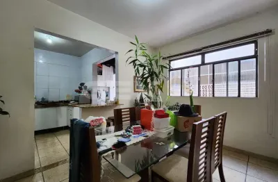 Apartamento à venda no centro, 3 quartos, 1 suíte e 1 vaga.