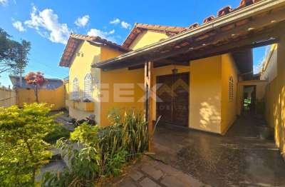 Casa à venda no bairro niterói, 3 quartos, 1 suíte e espaço gourmet.