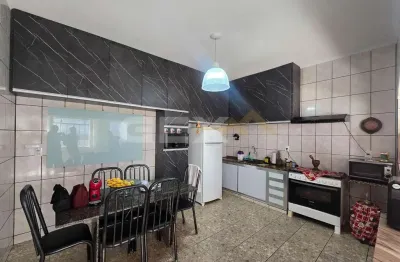 Casa à venda no prol. do bairro bom pastor, 2 quartos, terraço e 2 vagas.