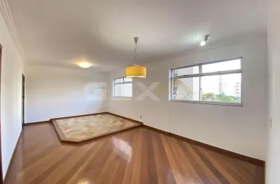 Apartamento à venda no Centro, 3 quartos, 1 suíte com hidromassagem e 2 vagas.