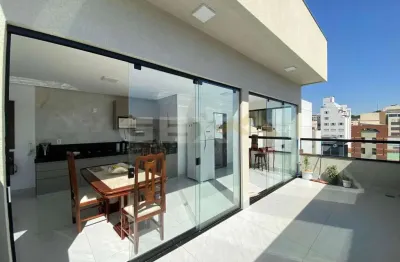 Cobertura duplex à venda no Centro, 4 quartos, 3 suítes e 3 vagas.