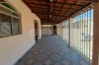 Casa à venda no bairro são judas, 3 quartos, varanda e 2 vagas.