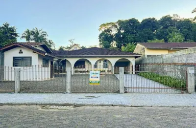 Casa no atiradores com 3 quartos para locação, 217 m²