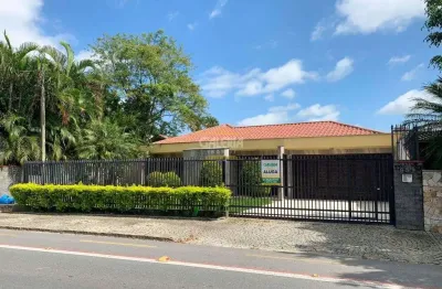 Casa com 3 quartos para alugar no América, Joinville 