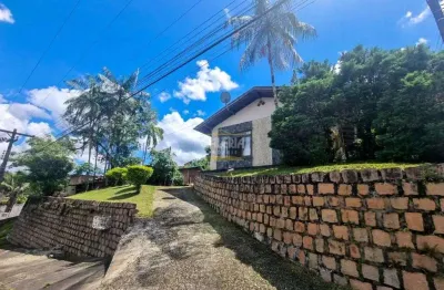 Casa com 3 quartos para alugar no Petrópolis, Joinville 