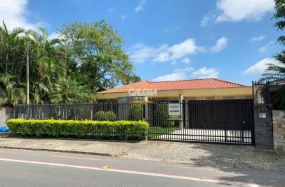 Casa com 3 quartos para alugar no América, Joinville 