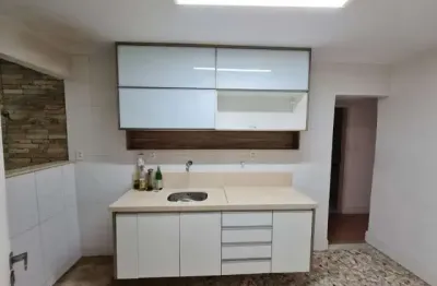 Ótimo apartamento reformado e amplo em icaraí já vazio !
